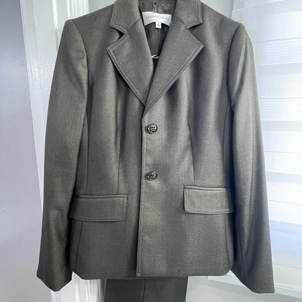 Jones New York women suit